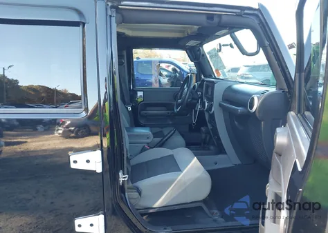 2010 Jeep Wrangler Unlimited Sahara z USA, uszkodzony, nr VIN 1J4BA5H13AL225975